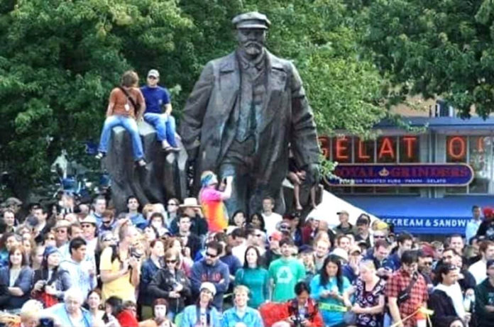 Statuja e Leninit në Seatle, USA