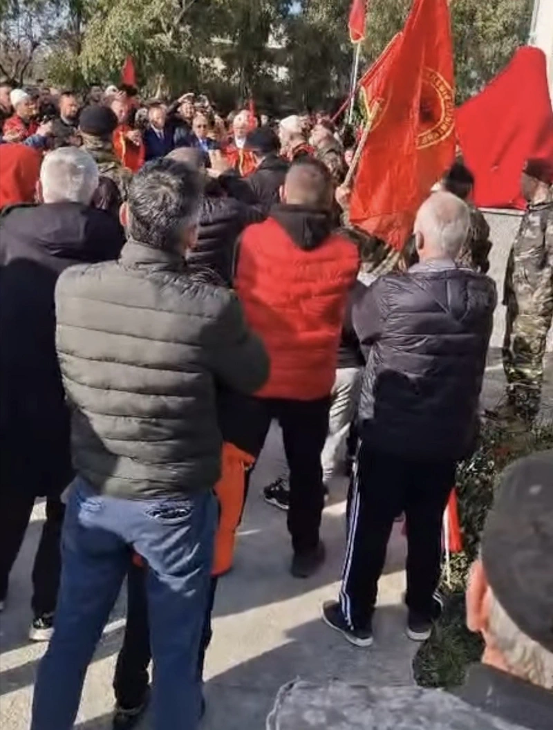 Adem Jashari - bust në Hamil, Fier