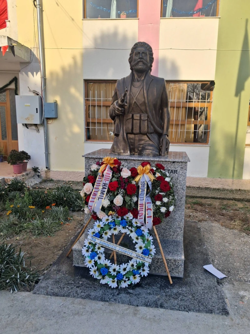 Adem Jashari - bust në Hamil, Fier