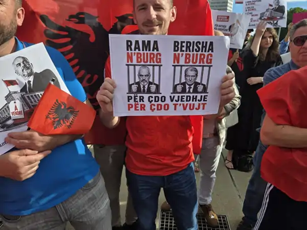Protesta shqiptare në Gjenevë