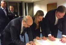 MËKATET E LIDERSHIPIT PARAPRAK, BARRË E SOTME E LDK-së Isa Mustafa - nënshkruan demarkacionin