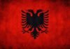 Nga kërcënimet me bombë te lufta hibride: A po bëhet Shqipëria objekt i operacioneve të frikësimit dhe ndikimit në Ballkan? Flamuri shqiptar