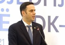 ABDIXHIKU ZOTOHET PËR REFORMA, PARËSI DEBATI DHE VOTA E FSHEHTË Lumir Abdixhiku