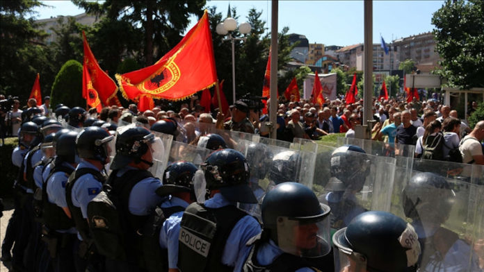 Veteranët - OVL - protestë në Prishtinë