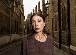 Kozmologia Laura Mersini-Houghton: “Universi ynë është një kokërr e vogël pluhuri në një kozmos të bukur” Laura Mersini-Houghton