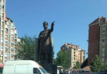 Serbët absolutisht nuk duan ta pranojnë statusin e një pakice etnike!! Car Llazari në Mitrovicë