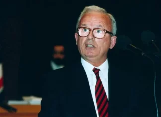 SHOQËRISË I DUHET MENDIM KRITIK DHE JO OPINION DESTRUKTIV Adem Demaçi