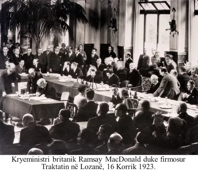 Ramsay MacDonald duke firmosur Traktatin e Lozanës