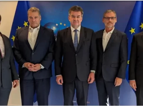 5 diplomatë - US - EU - in Kosova