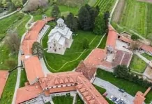 Kujdes! Serbia frontin për copëtimin e Kosovës po e zhvendos nga “Lista Serpska” në altarin e Kishës Ortodokse! Manastiri i Deçanit