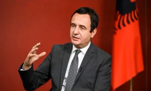 Albin Kurti - me flamur