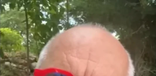 Edi Rama - me syze të kuqe