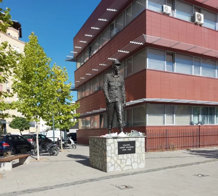 Kolonel Ahmet Krasniqi - shtatore