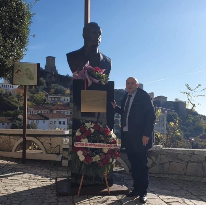 Nue Oroshi - te Busti i Heroit Mustaf Merlika Kruja Nue Oroshi - te Busti i Heroit Mustaf Merlika Kruja