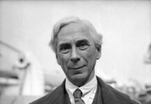 “Amerika e kontrollon botën dhe do të vazhdojë ta bëjë këtë derisa Rusia të jetë e begatë dhe Evropa të bashkohet.” — Bertrand Russell (1923) Bertrand Russell