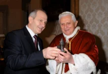 Fisnik e dinjitar përherë Fatmir Sejdiu - Papa Benedict