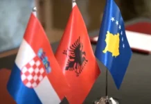 KU PO I DHEMB MINISRIT SERB PËR ALEANCËN KOSOVË – KROACI – SHQIPËRI Flamuri kroat-shqiptar-kosovar