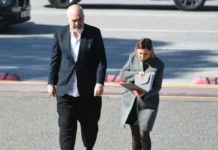 I bën paret e popullit rrush e kumbulla Rama me brekushe