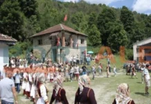 BRANKO MANOILOVSKI E THA NË ÇIKAGO: JAM SHQIPTAR! Reka e Epërme - ortodokset shqiptarë