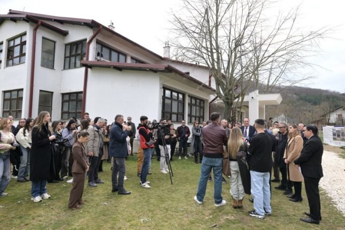 Shkolla Ramiz Sadiku - e rinovuar