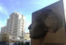 Nënat që lindën yje Monumenti Heroinat - Prishtinë