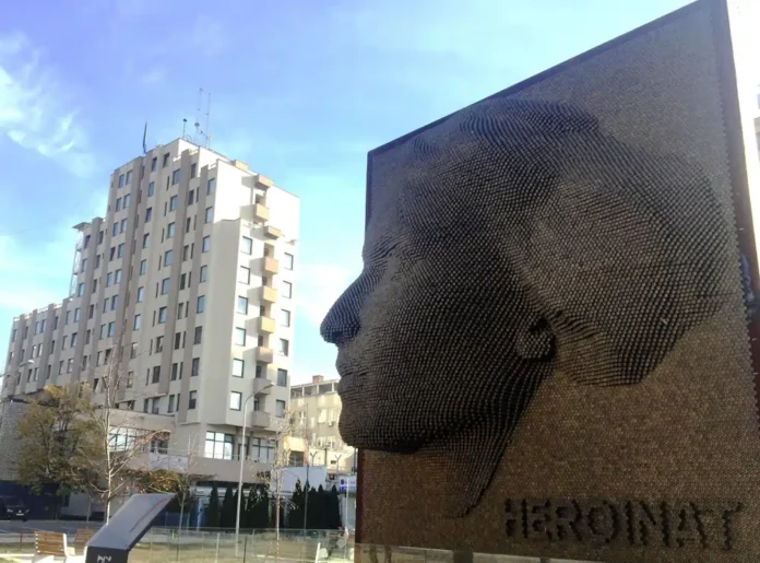 Monumenti Heroinat - Prishtinë