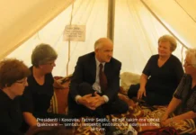 Nënë gjakovare Fatmir Sejduiu me nënat gjakovare