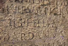 Gjurmë që nuk shuhen Pllakë e gjetur ne Shkup