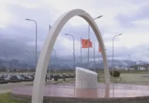 Paqe e përjetshme mbi shpirtrat e të vrarëve në Mejë të Gjakovës dhe mbi të gjithë ata që ranë për atdhe Varrezat e dëshmorëve - Gjakovë