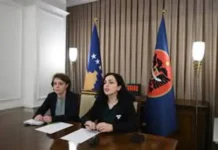 VJOSA DHE DONIKA U BARRIKADUAN NË MBROJTJEN E RUGOVIZMIT, ANDAJ KLANI I PËRZURI NGA PARTIA! Vjosa Osmani-Donika Gërvalla