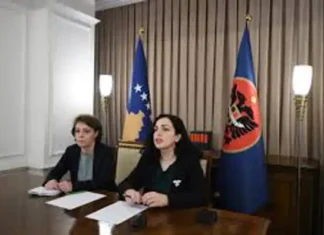 VJOSA DHE DONIKA U BARRIKADUAN NË MBROJTJEN E RUGOVIZMIT, ANDAJ KLANI I PËRZURI NGA PARTIA! Vjosa Osmani-Donika Gërvalla