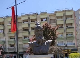 GJERGJ KASTRIOTI – SKËNDERBEU, HERO DHE KRENARI E SHQIPTARËVE, EMËR I PËRJETSHËM NË KUJTESËN TONË KOMBËTARE DHE NË BOTËN DEMOKRATIKE Busti i Gjergj Kastriotit në Klinë