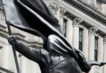 Skulptura e Banskyt dhe realiteti politik në Kosovë Skulptura Bansky