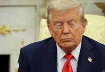 30 mjekë e shpallën Donald Trumpin të paaftë mendërisht Trump sleeping
