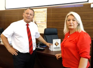 SOT, NË UNIVERSITETIN “ISA BOLETINI” NË MITROVICË, U PËRURUA LIBRI “NXËNËSI ËSHTË E ARDHMJA”, I AUTORES LENDITA UKA IBISHI Hysen Ibrahimi - Lendita Uka Ibishi