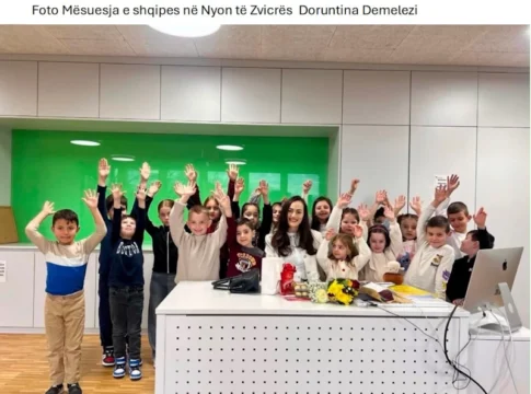 Doruntina Demelezi me nxënës