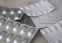Revolucion në Terapinë e Varësisë: Qasje e Re i Jep Fund Varësisë nga Opioidet Brenda Minutave Illustration - medikamente