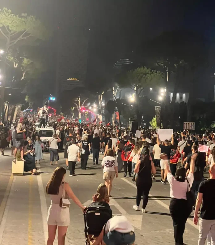 Protesta në Tiranë