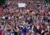 DY TEMAT KUNDËRSHTUESE NË MITINGUN E MADH TË POPULLIT TË VUÇIQIT NË BEOGRAD Protesta - Serbi