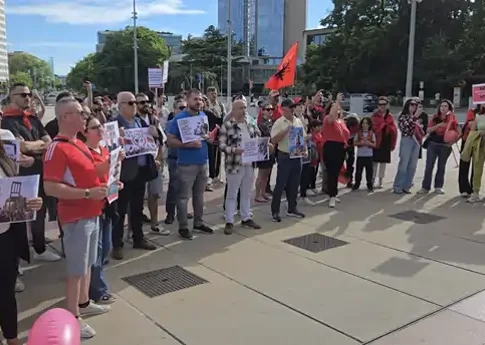 Protesta shqiptare në Gjenevë
