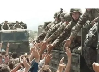 12 qershori 1999~Agimi i lirisë Ushtarët e NATO-s në Kosovë