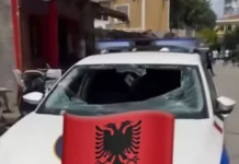 Rroftë Shqipëria Makina e policisë e dëmtuar