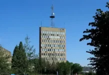 Dyer të mbyllura me murana