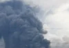 Ukraina po sulmon Moskën. A mund të rezistojë Putini? The World - Russia-Ukraine - black smoke