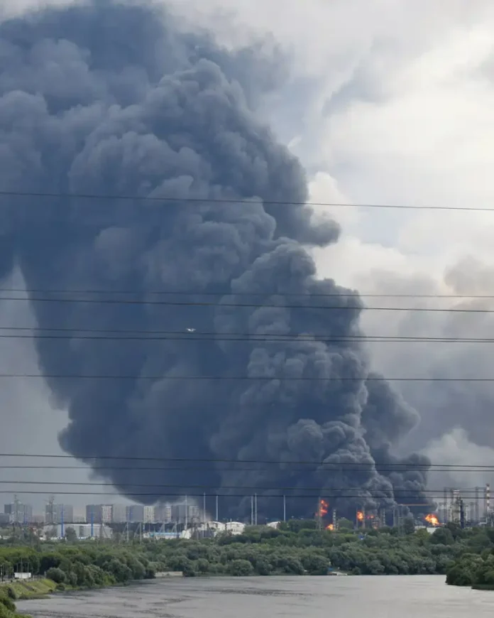 The World - Russia-Ukraine - black smoke The World - Russia-Ukraine - black smoke