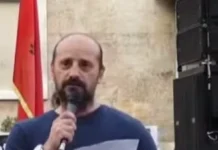 Protesta/Dritan Goxhaj: Ne jemi këtu jo për t’u ndarë, por për t’u bashkuar; jemi këtu për të ndryshuar sistemin e korruptuar, e jo për të urryer njeri-tjetrin… Dritan Goxhaj - protestë