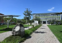 DHURATË E ÇMUAR PËR 75 VJETORIN E UBT-së UBT - Tiranë