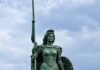Studiuesi Auron Tare ironizon bustin e “Teutës” në Shëngjin
