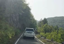 RRUGA DREJT DRITËS, E LËNË NË ERRËSIRË Aksi Fushë-Arrëz - Fierzë