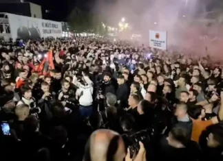 Sfidimi i paqës në botë dhe faktori shqiptar Protesta kundër vendimit të Gjykatës së Hagës